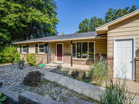 2nd image of 2059 Foxridge Dr NE