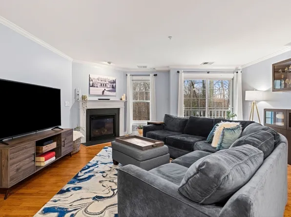 19 Broad St Unit 203, Merrimac, MA 01860