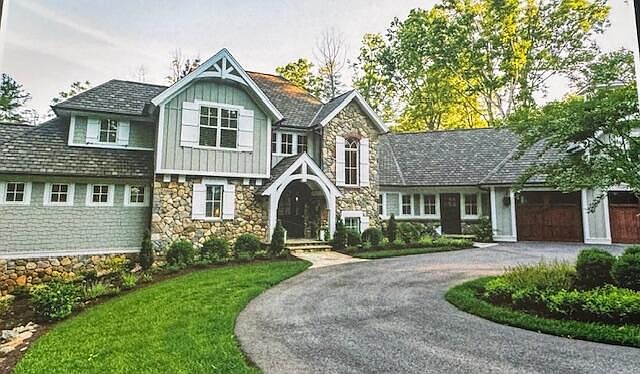 2nd image of 549 Island Pointe Ln