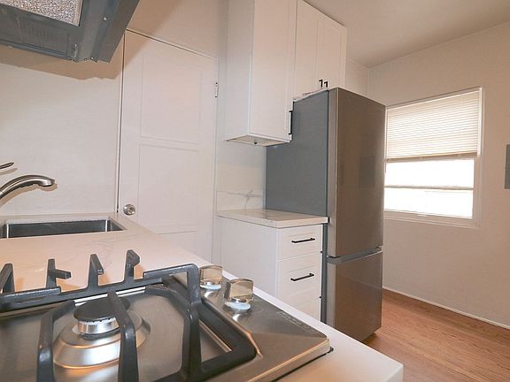 4th image of 4380-90 Illinois St #4382-1/2