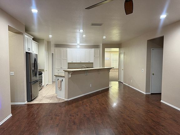4th image of 24828 Barito St