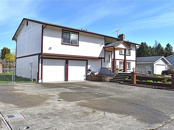 2nd image of 811 135th St E