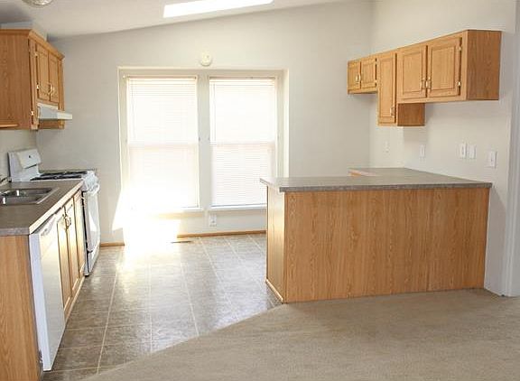 5th image of 117 Wenatchee St
