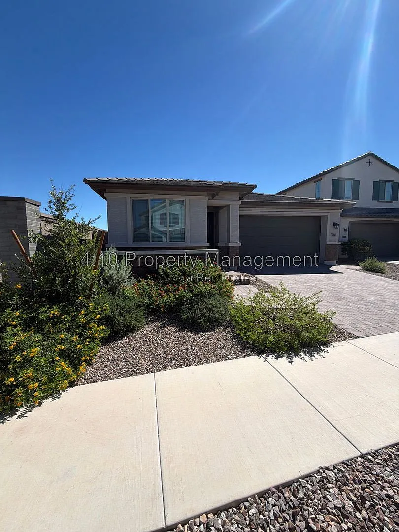 3 bed, 2.0 bath, 1447 sqft, $2,400 — Photo 1