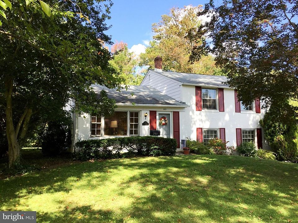 2nd image of 203 Canterbury Dr