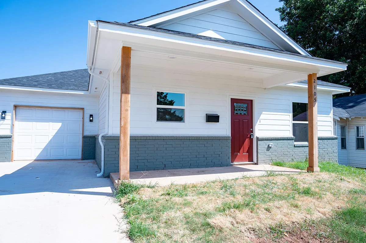 Front Porch - 2105 NE 12th St