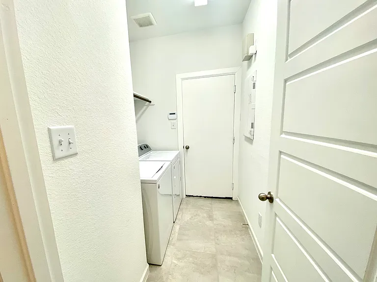 166 Camelia St — Photo 8
