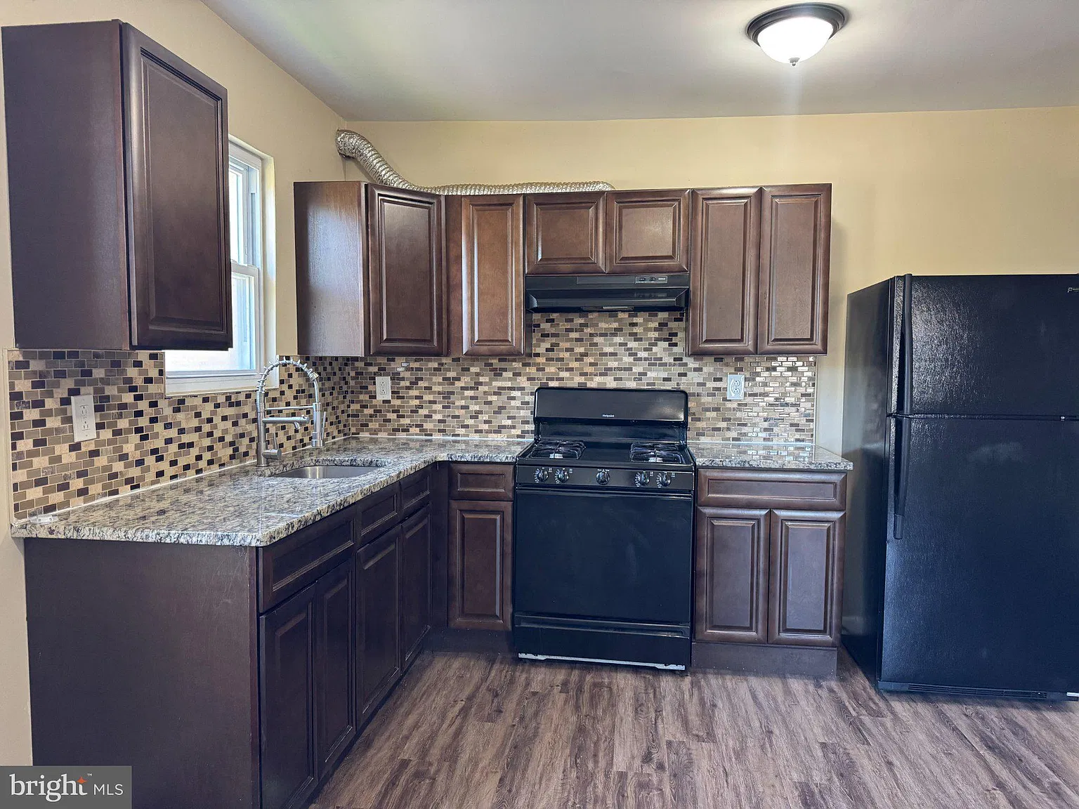 3 bed, 2.0 bath, 1745 sqft, $1,700 — Photo 4