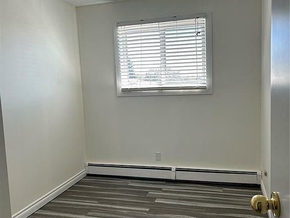 5th image of 139 Saint Lawrence Ct Unit 404