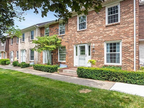 3rd image of 533 Clairbrook Ave