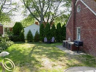 5th image of 2413 Clawson Ave