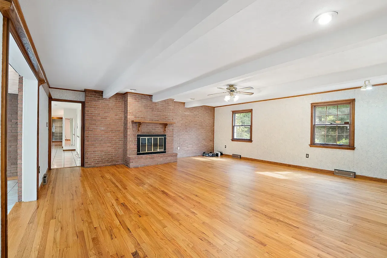 4 bed, 3.5 bath, 4370 sqft, $3,995 — Photo 2