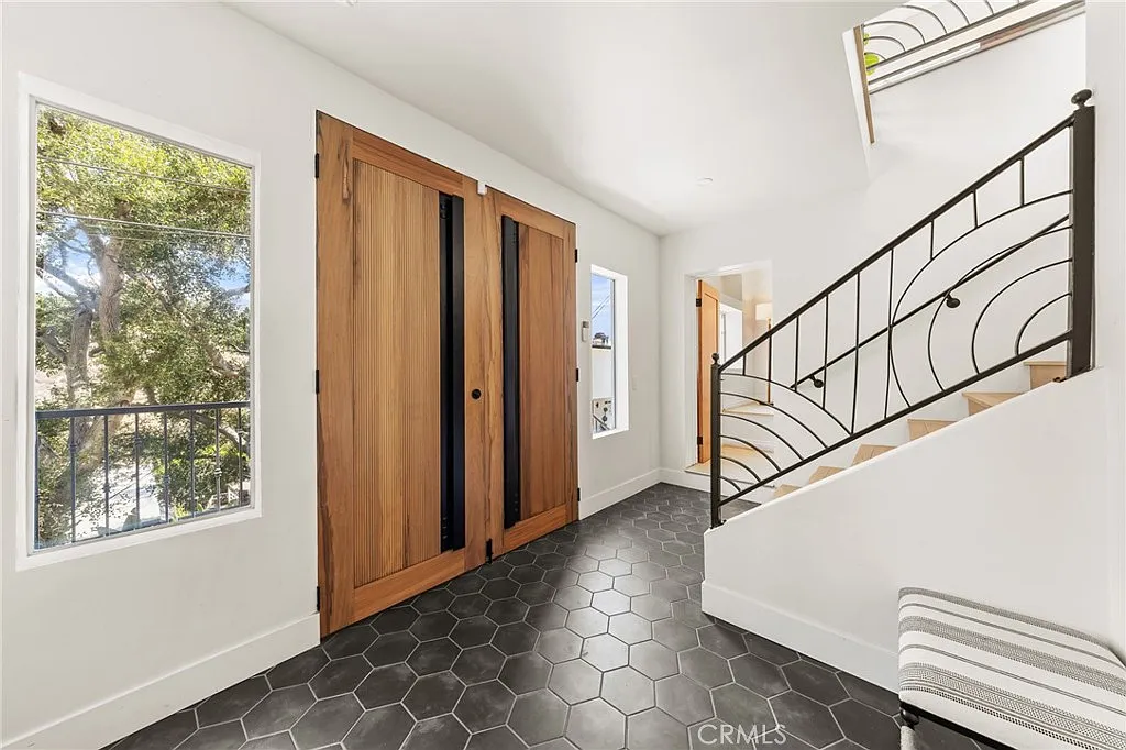 5 bed, 3.5 bath, 3648 sqft, $9,000 — Photo 4