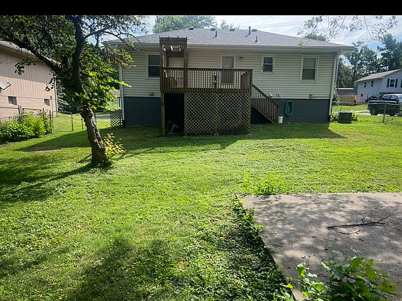 2nd image of 601 N Bradley Ave