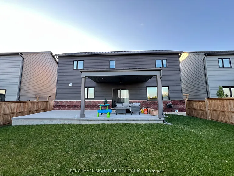 17 Totten St — Photo 24