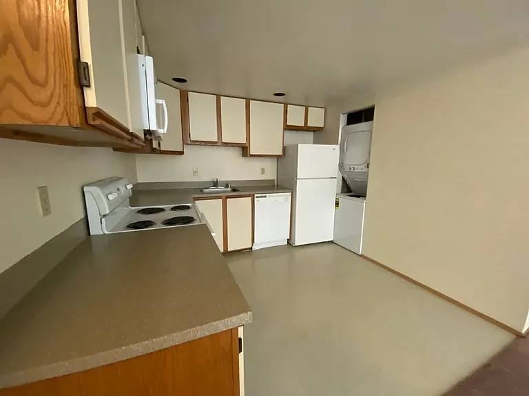 University Court Apartments — Photo 58