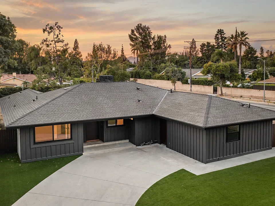 9455 Claire Ave
