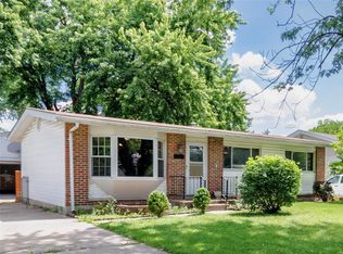 915 Bellarmine Ln, Florissant, MO 63031