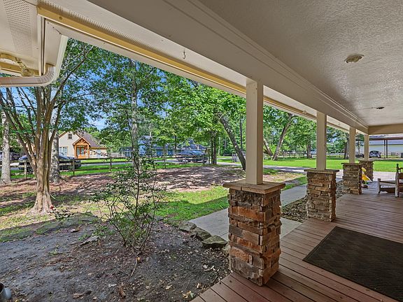 3rd image of 10985 Woods Ln