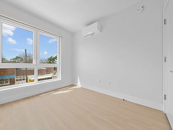 5th image of 77-63 Vleigh Pl #217