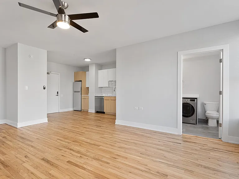 1625 W Howard St — Photo 14