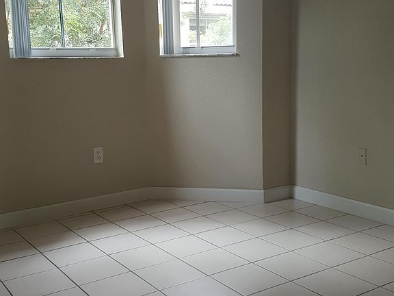 2nd image of 1301 SE 28th Ln Unit 105