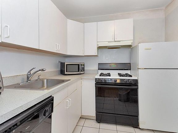 3rd image of 333 E 79th St #21J
