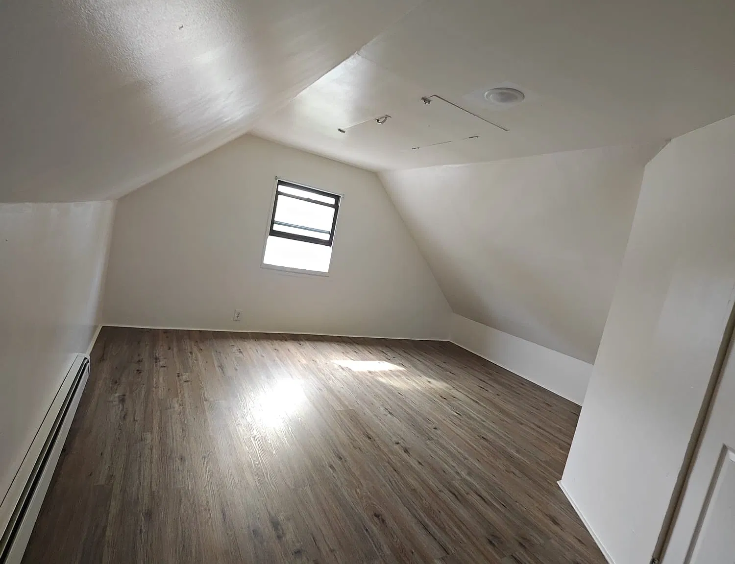 604 Lincoln St — Photo 2