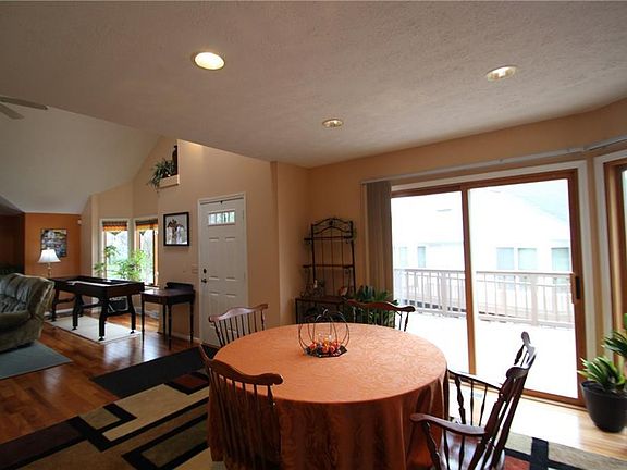3rd image of 51 Belltower Ln