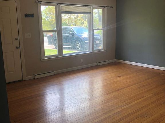 5th image of 685 Oakland Dr