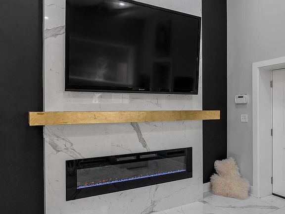 5th image of 514 W Short St #103