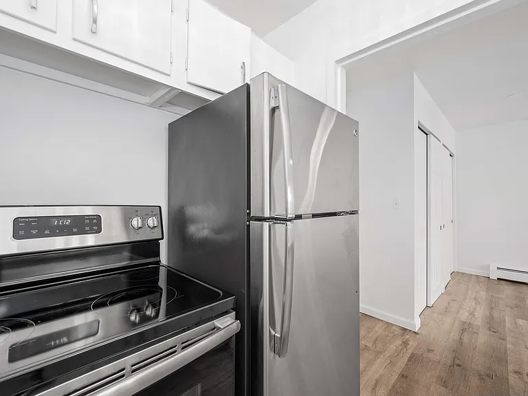 2935 Marshall, Apt 19 (9) 2935 Marshall, Apt 19 (9)