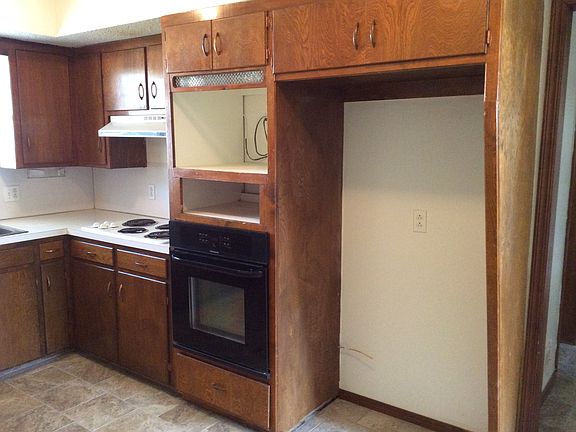 5th image of 806 E Poplar Ave