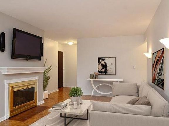 2nd image of 644 W Arlington Pl APT 3I
