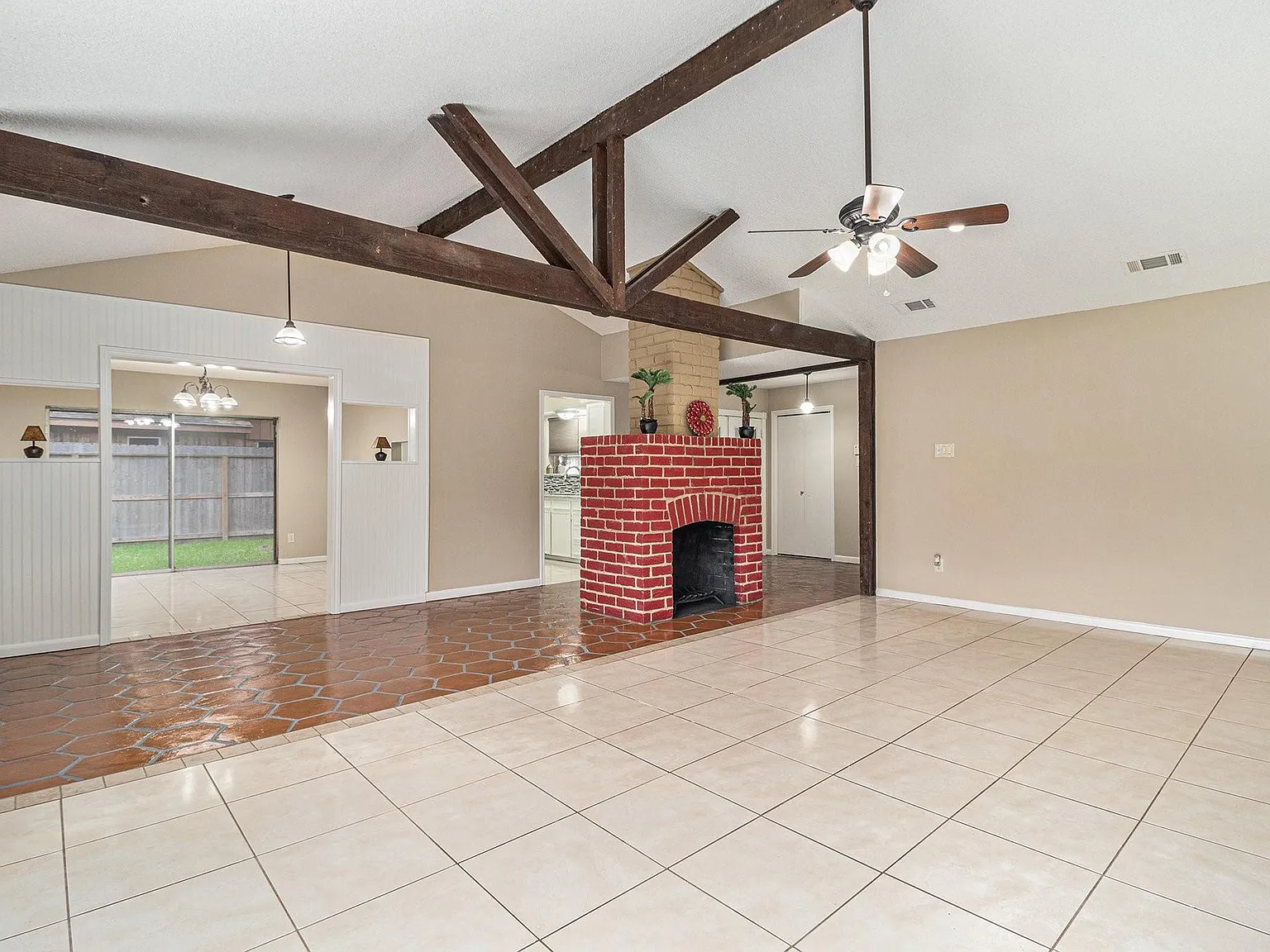 3 bed, 2.0 bath, 1663 sqft, $1,980 — Photo 4