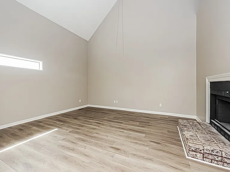 110 Bland Dr — Photo 4