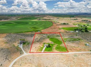 121 Parker Gulch Rd, Shoshone, ID 83352