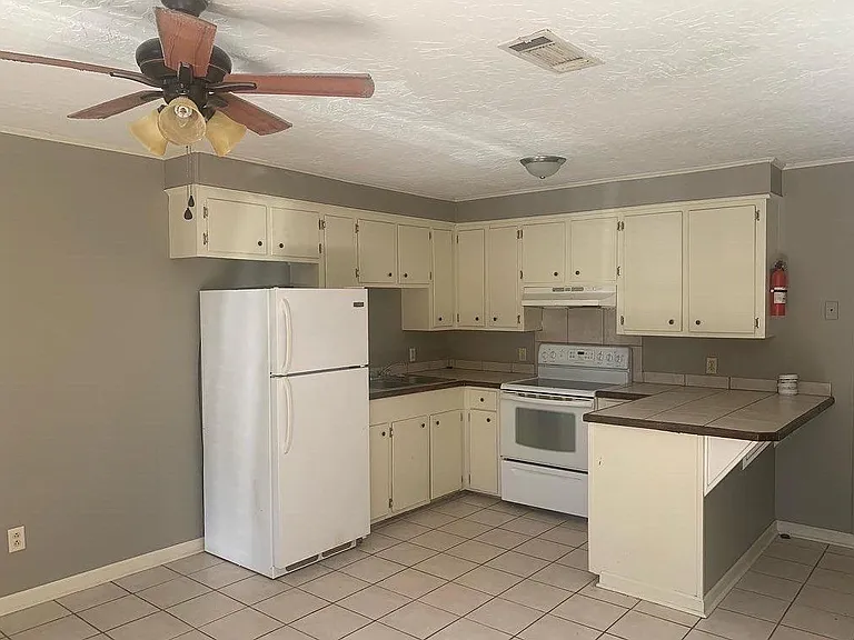 806 Maxwell Dr #2 — Photo 2