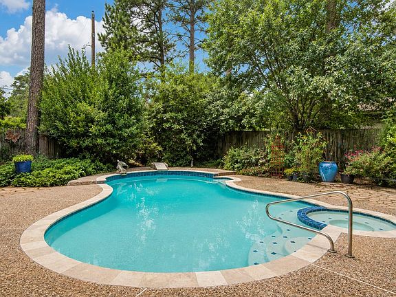 3rd image of 8412 Hidden Trail Ln
