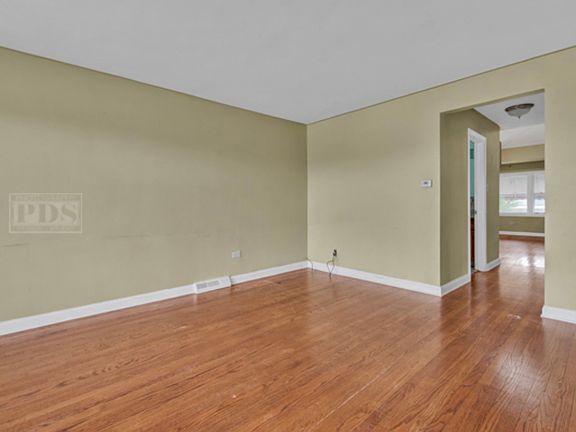 2nd image of 7806 S Lacrosse Ave