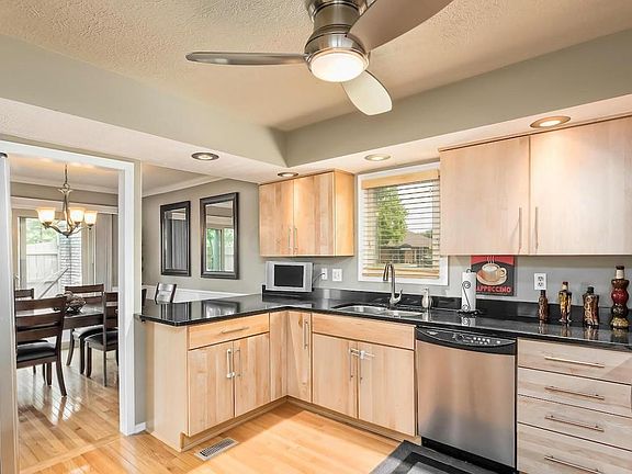 3rd image of 4617 Sandringham Dr