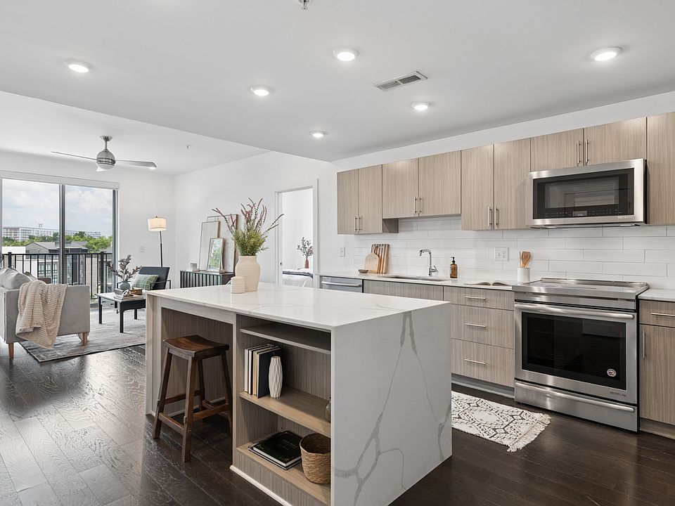 1st image of 3116 W End Cir #205