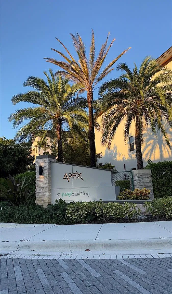 3 bed, 1236 sqft, $3,320 — Photo 1