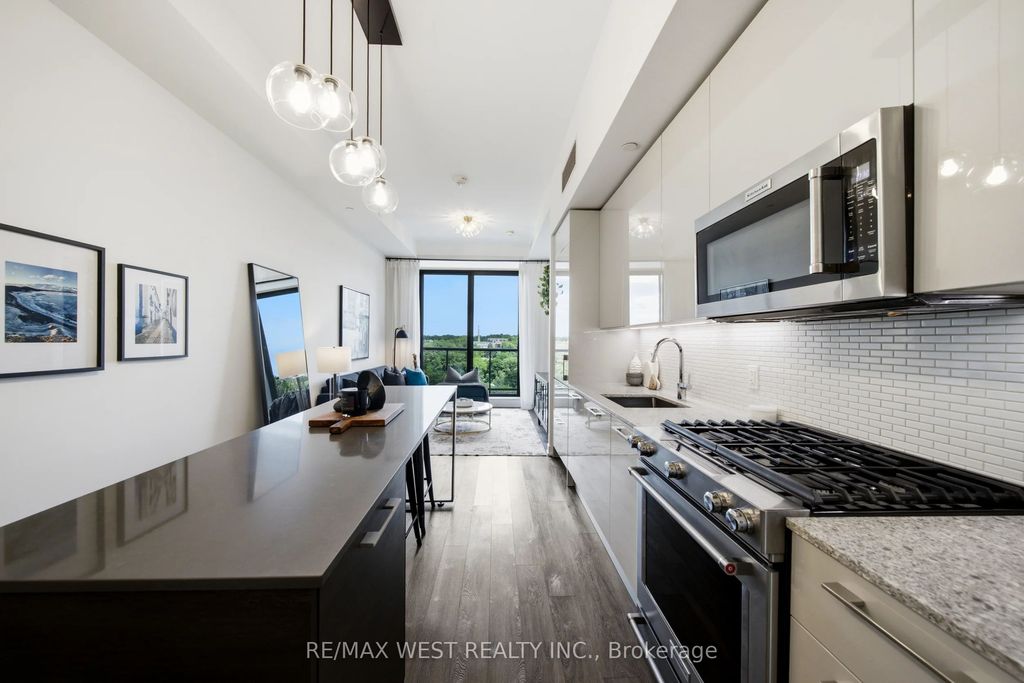 2118 Bloor St W #709, Toronto, ON - View 5
