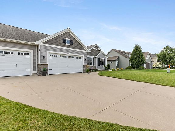 3rd image of 2080 Canopy Dr SW