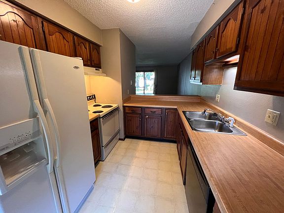 2nd image of 434 Hawaii Ct