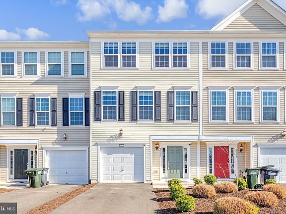 2nd image of 8261 Heritage Crossing Ct