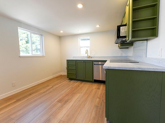 3rd image of 1137 E Cliff Dr APT 2