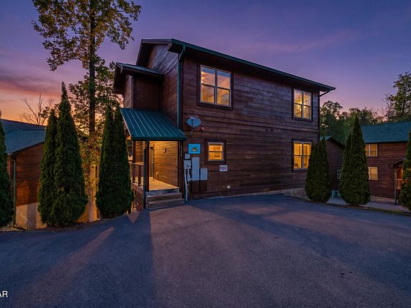 2nd image of 1116 Greenbriar Village Ln