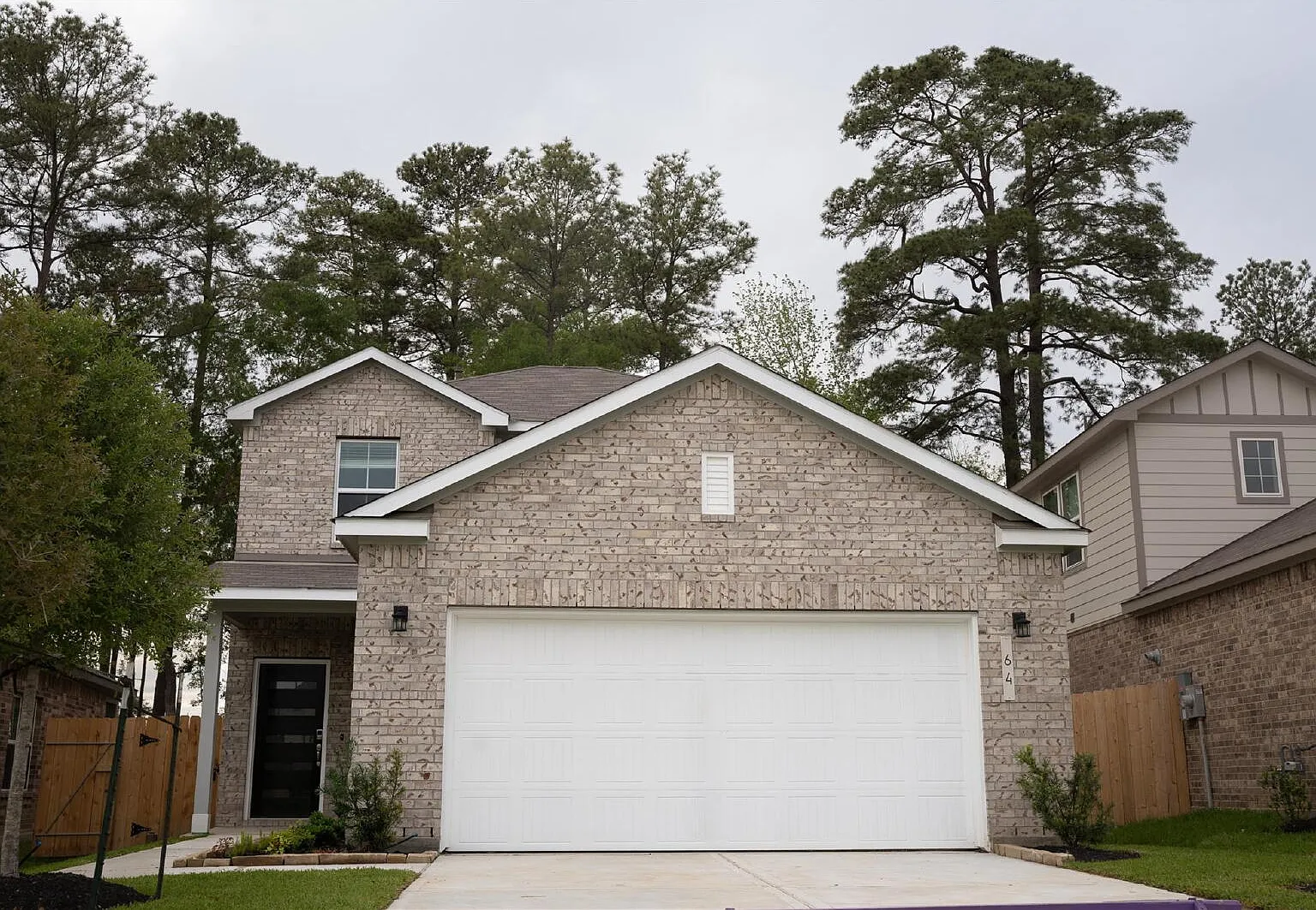 4 bed, 2.5 bath, 2330 sqft, $2,400 — Photo 1